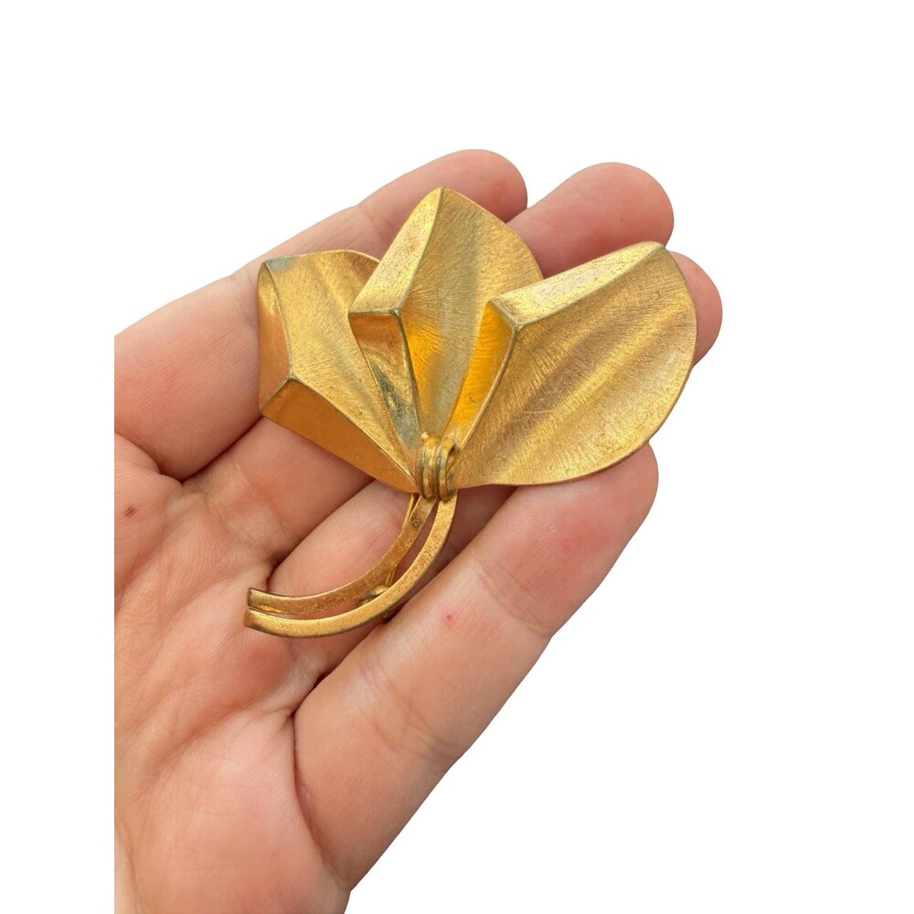 Vintage Jewelry Gold Tone Art Deco Abstract Brooch pin